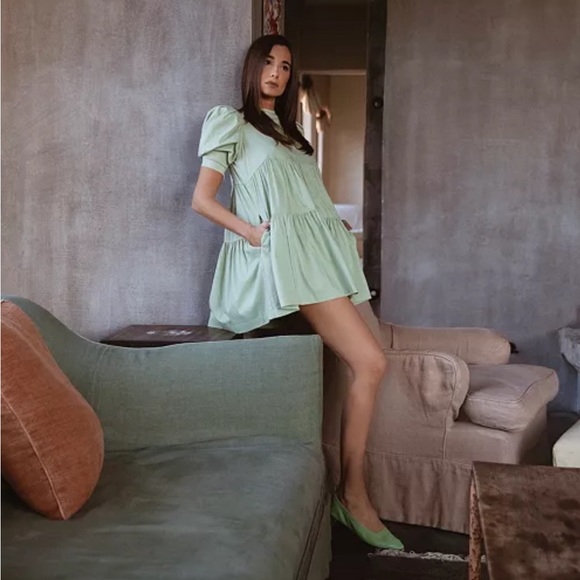 DANIELLE BERNSTEIN Dresses & Skirts - White Baby Doll Dress with Pockets!